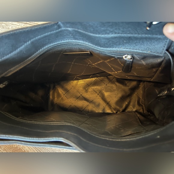 Michael Kors Black Jet Set Large Logo Shoulder Bag - Picture 7 of 10